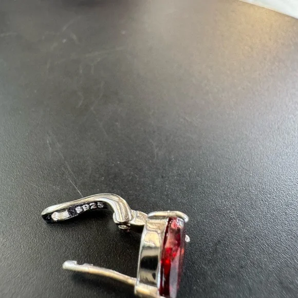 Elegant Garnet Teardrop Earrings in 925 Sterling Silver - Picture 3 of 4